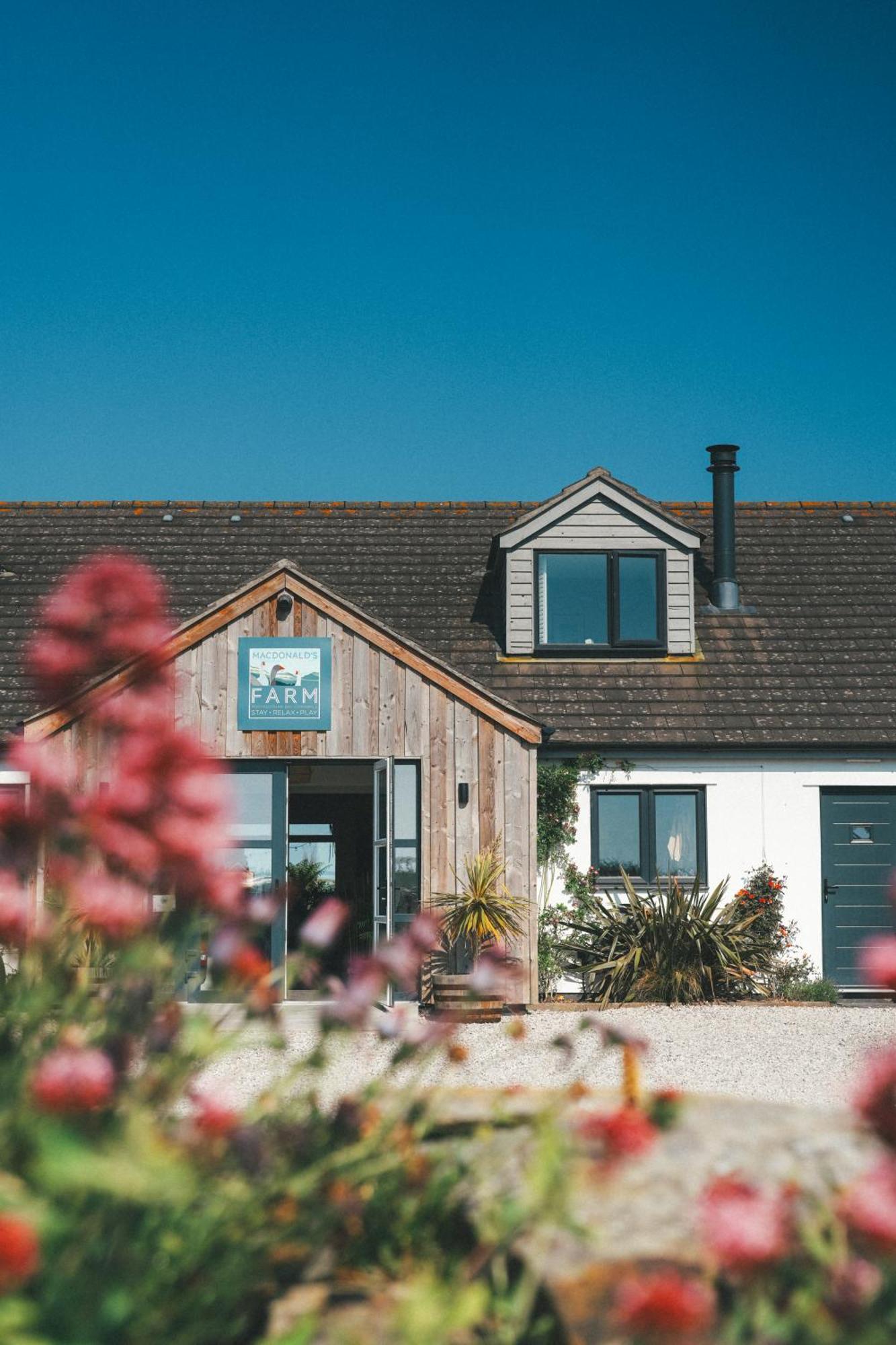 Macdonald'S Farm Bed and Breakfast Saint Ervan Exteriör bild