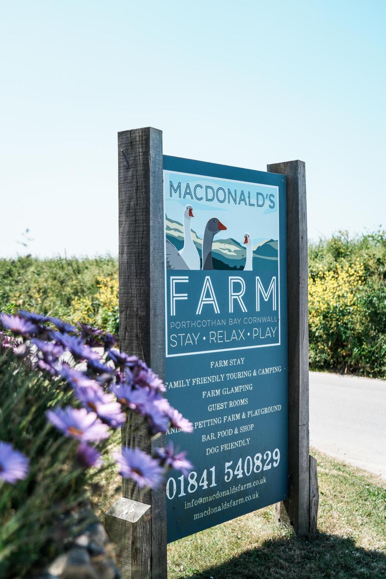 Macdonald'S Farm Bed and Breakfast Saint Ervan Exteriör bild